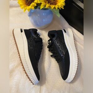 ✨NEW✨DKNY LISSA PLATFORM SNEAKERS